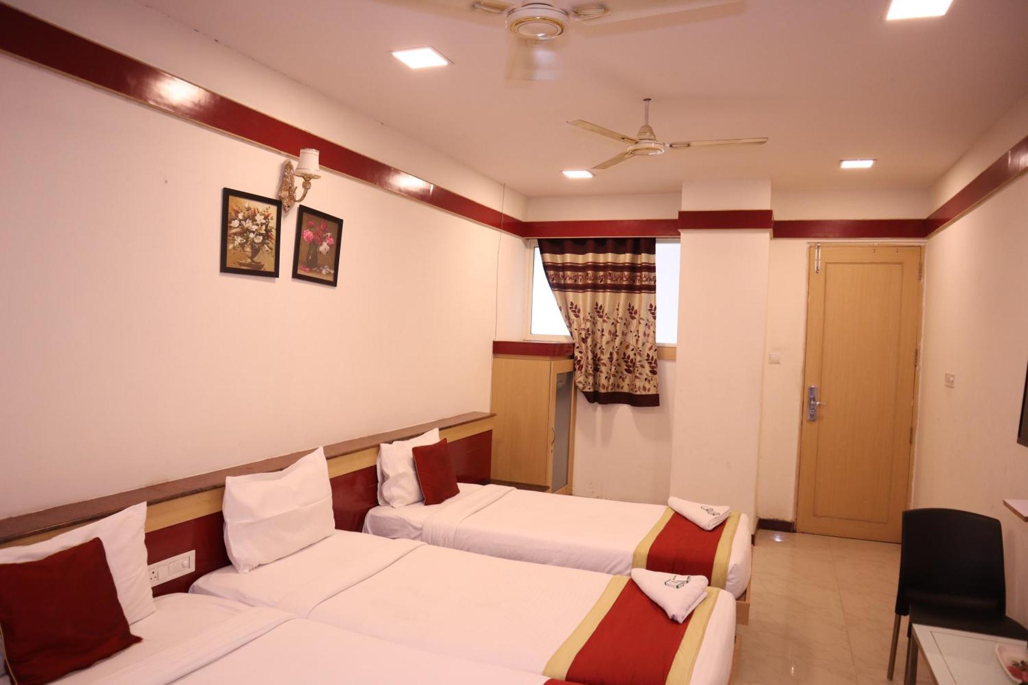Sri Sai Ram Suites Bangalore Exterior foto
