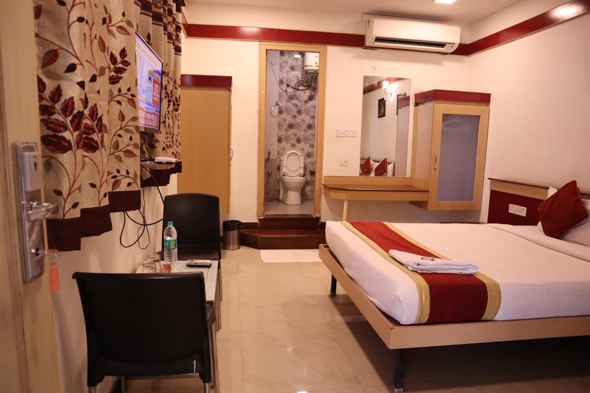 Sri Sai Ram Suites Bangalore Exterior foto