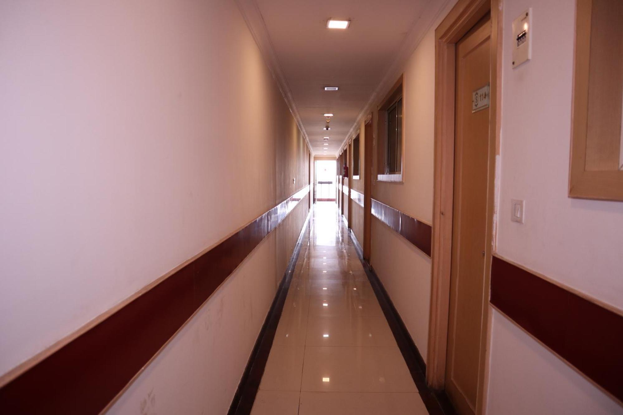 Sri Sai Ram Suites Bangalore Exterior foto