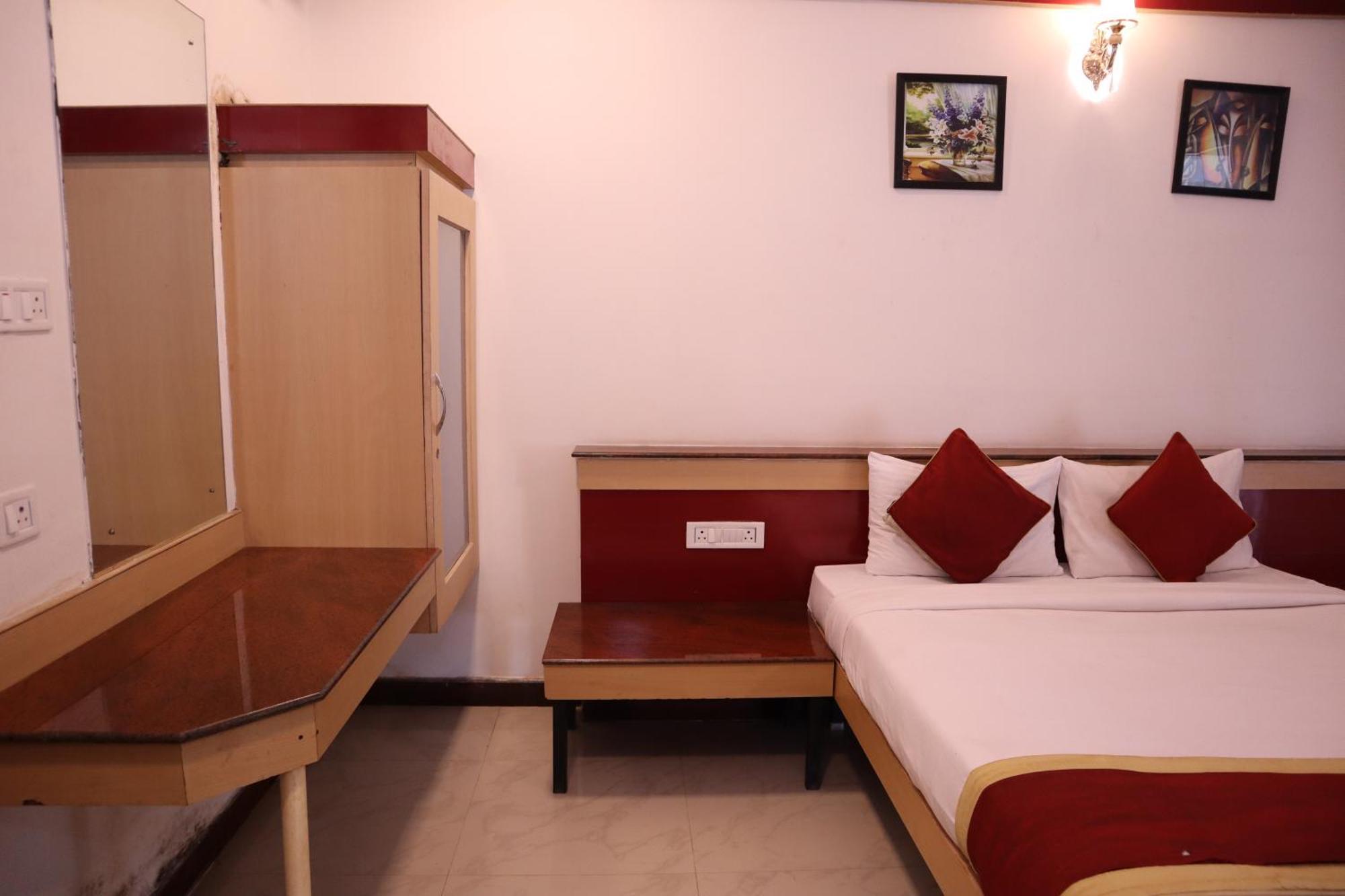 Sri Sai Ram Suites Bangalore Exterior foto