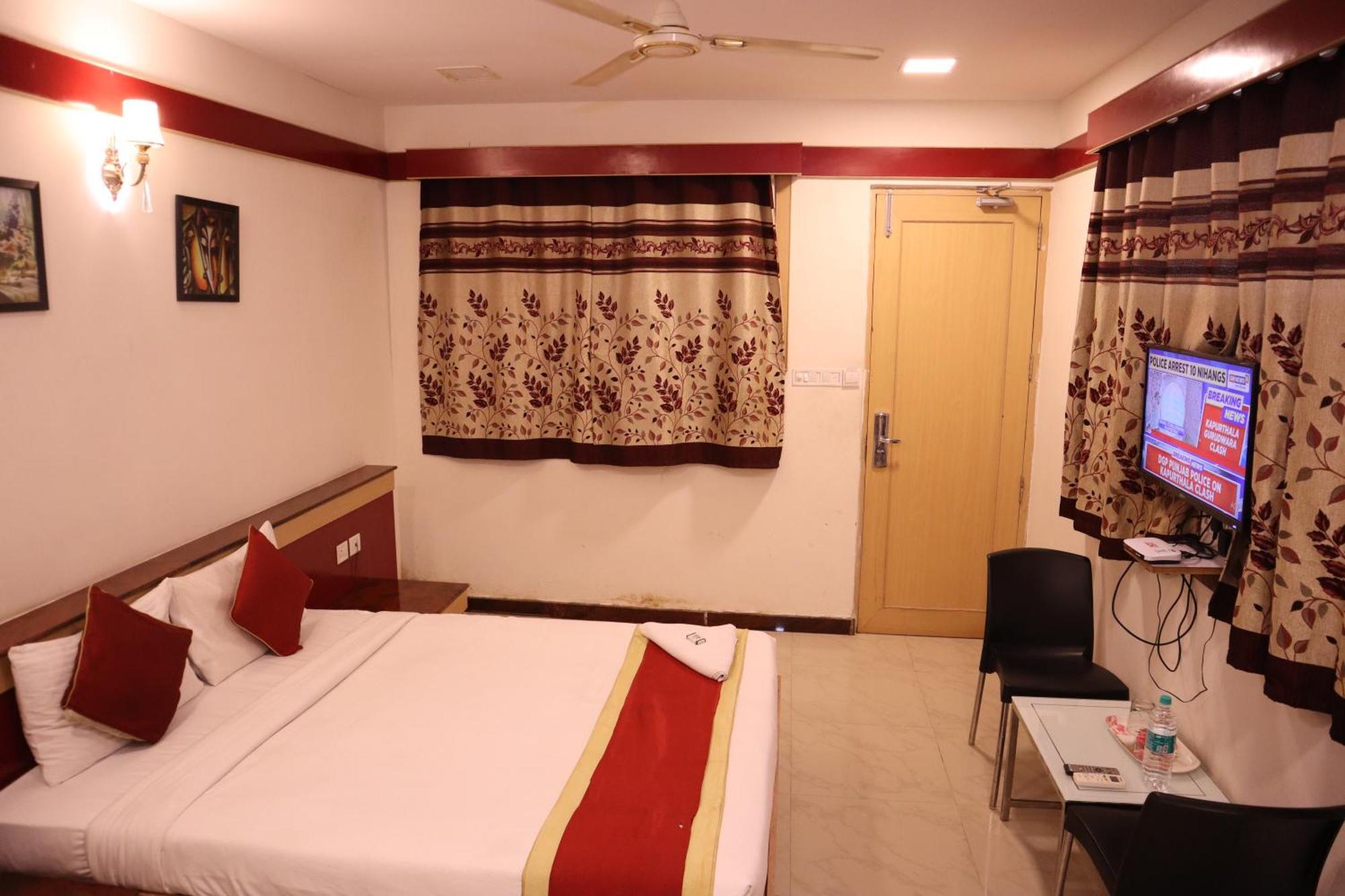 Sri Sai Ram Suites Bangalore Exterior foto